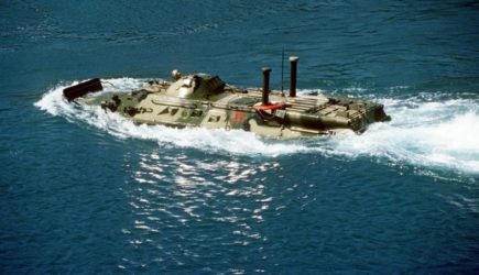 В Америке восхитились «амфибийными» маневрами морпехов РФ на БТР-82А