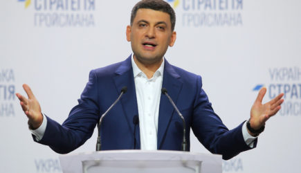 Украинский премьер захотел еще одних досрочных выборов в Раду через год