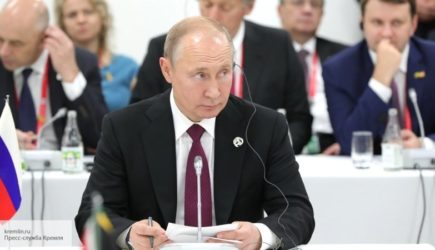 Британские СМИ рассказали, как Путин тонко потроллил Макрона на G-20