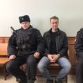 Как Навальный использует ситуацию с задержанием себе на пользу