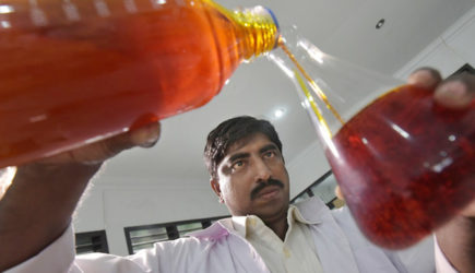 Власти решили защитить россиян от &laquo;опасного&raquo; масла