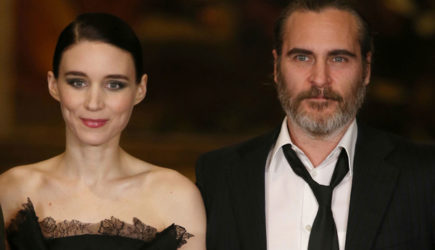 Хоакин Феникс и Руни Мара обручились после трех лет отношений