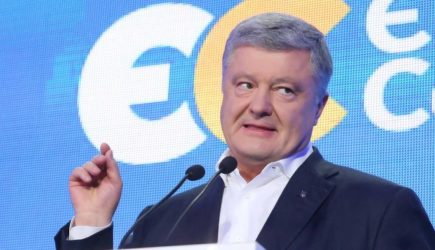Нервный Порошенко закатил истерику после провала на выборах