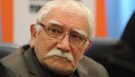 Коллега Джигарханяна опроверг информацию об экстренной госпитализации: «Он здоров»