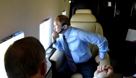 Бывший пилот президентского борта рассказал об экстремальной посадке с Путиным