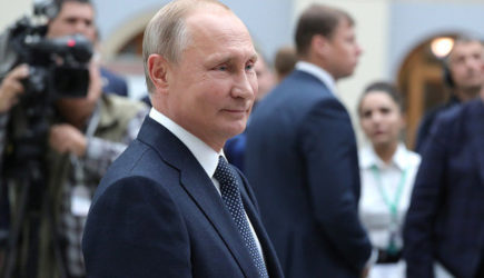 Быков: Путин задушил с самыми лучшими намерениями все, что было живого в России