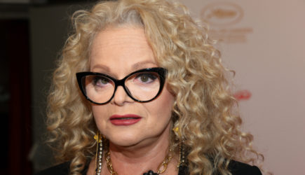 Гора мусора: соседи в бешенстве от проделок Ларисы Долиной! Они собрались жаловаться на нее Путину