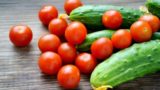 Почему медики запрещают смешивать огурцы и помидоры