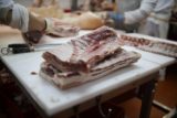 Российских школьников накормили мясом с трупным ядом