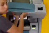 Необычный способ взломать банкомат насторожил владельцев карт
