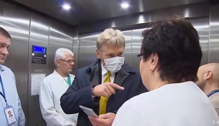 Песков просит уничтожить телефон после съемки Путина в Коммунарке