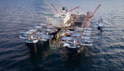 Трубоукладчик для «Северного потока — 2» заметает следы в море