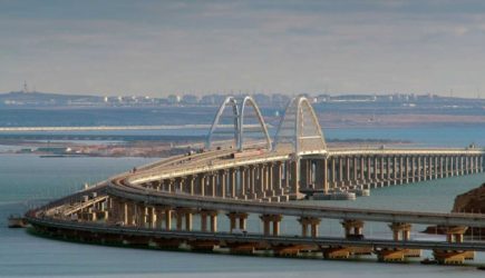 Лучше бы не строили? Власти признали опасность Крымского моста