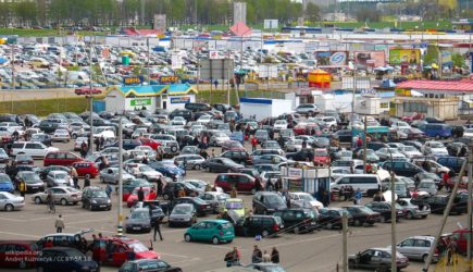 Паникующие из-за девальвации белорусы принялись скупать автомобили