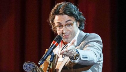 Мошенники наживаются на россиянах с помощью Малахова