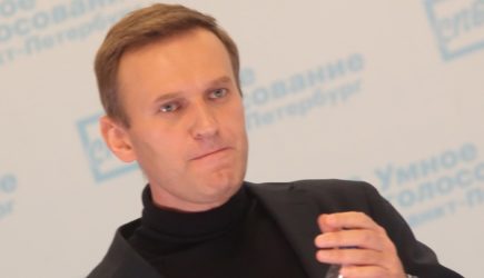 &#171;Ой-ой-ой-ой-ой-ой-ой&#187;: Ведущий &#171;Эха Москвы&#187; пытался прервать Навального. Не успел