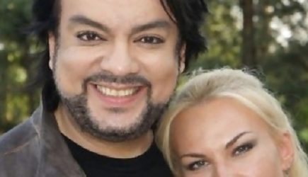 Мать детей Киркорова вышла в свет