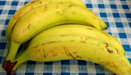 Вскипяти банан и выпей эту воду на ночь: утром глазам не поверите