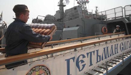 Украинский фрегат пострелял в Черном море