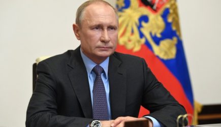 Ладонью по столу — и работа закипела: Путин отчитал министров и задал главный вопрос