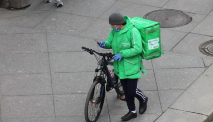 Мечтал Обама, а сделали свои: Делягин рассказал о &#171;разорванной в клочья&#187; российской экономике