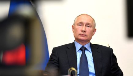 Путин потребовал за день заплатить всем медикам за борьбу с коронавирусом