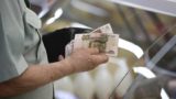 Пенсии в июне выдадут досрочно