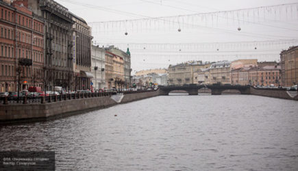 Петербуржцы сообщили о странном звуке от стоящего на Фонтанке судна