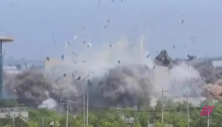 По телевидению КНДР показали взрыв штаба связи с Южной Кореей в цвете