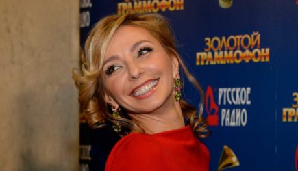 Ждет ребенка: Навка сдала с потрохами ведущую Первого канала