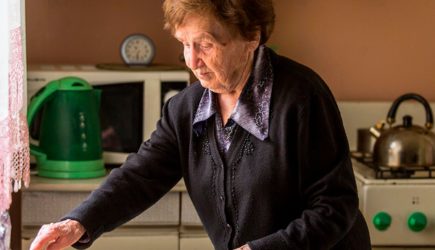 Московские пенсионеры получили выплату за карантин