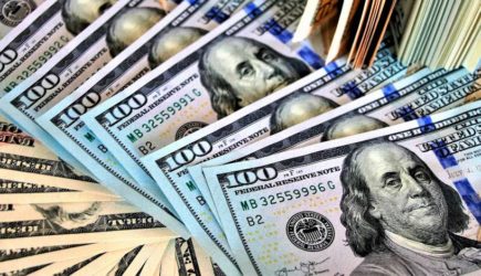 Евро по 90: эксперты оценили шансы девальвации рубля