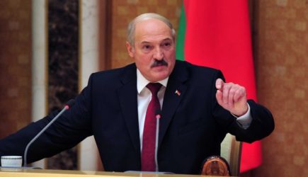 Александр Лукашенко поручил аккуратно обращаться с задержанными россиянами