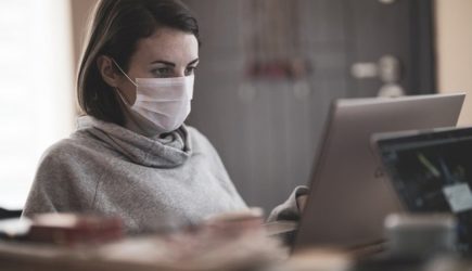 Названы сроки и причины второй волны COVID-19 в России