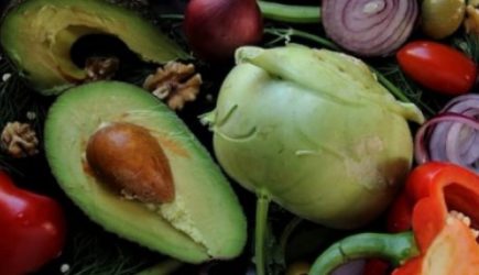 Здоровую старость обеспечивают растительные диеты