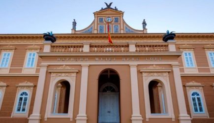 «Деньги не пахнут»: Украина возмущена решением Черногории по поводу россиян