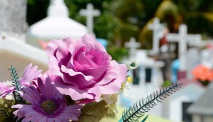 «Светлая память»: народ скорбит о раннем уходе Крутого