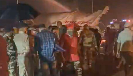 В Индии разбился самолет со 191 человеком на борту