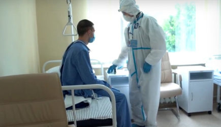 С людьми говорят о вакцине, как с идиотами