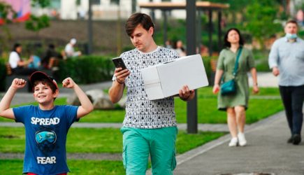 В России семьям с детьми раздадут десятки миллиардов рублей