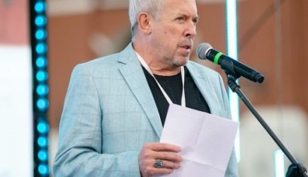 Макаревич составил список тех, кто должен преклонить колено