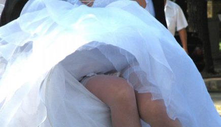 Теперь понятно, зачем невесты предпочитают венчаться без трусиков