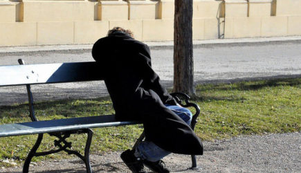 «Чтобы бедные не бузили»: Хазин о гарантированном доходе для россиян