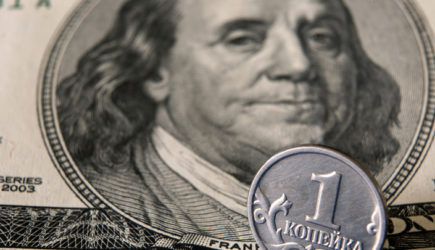 Колясников: &laquo;что угодно, только не рубли&raquo;, кто &laquo;закапывает&raquo; рубль?