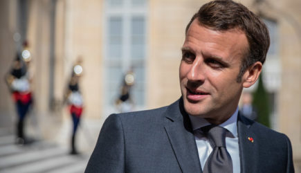 Макрону уже всё ясно с «отравлением» Навального, в Сенате Франции считают иначе