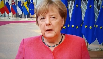 Политолог: Меркель «костьми ляжет» ради русского газа, а Навального отравил «второй кот Скрипаля»