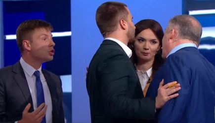 &laquo;Сдохнем, но не вернемся&raquo;: Житель Донецка устроил скандал в эфире