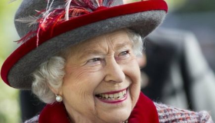 Резонансное решение королевы Елизаветы взбудоражило англичан