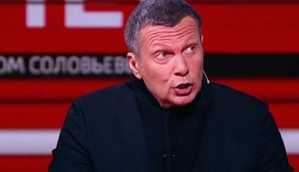 Соловьев в прямом эфире уволил соведущую, которая его обидела