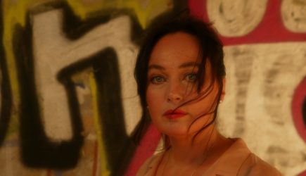 Зрители восстали против «Давай поженимся!»: «Сидят три бабищи, жрут беспрерывно»